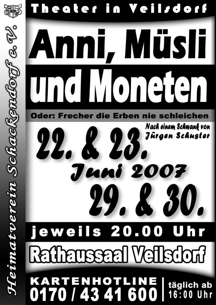 Das in schwarz gehaltene Plakat zum Stück "Anni, Müsli und Moneten" mit Spieltdaten und Informationen zum Kartenvorverkauf. Das Plakat ist schwarz-weiß gestaltet. 