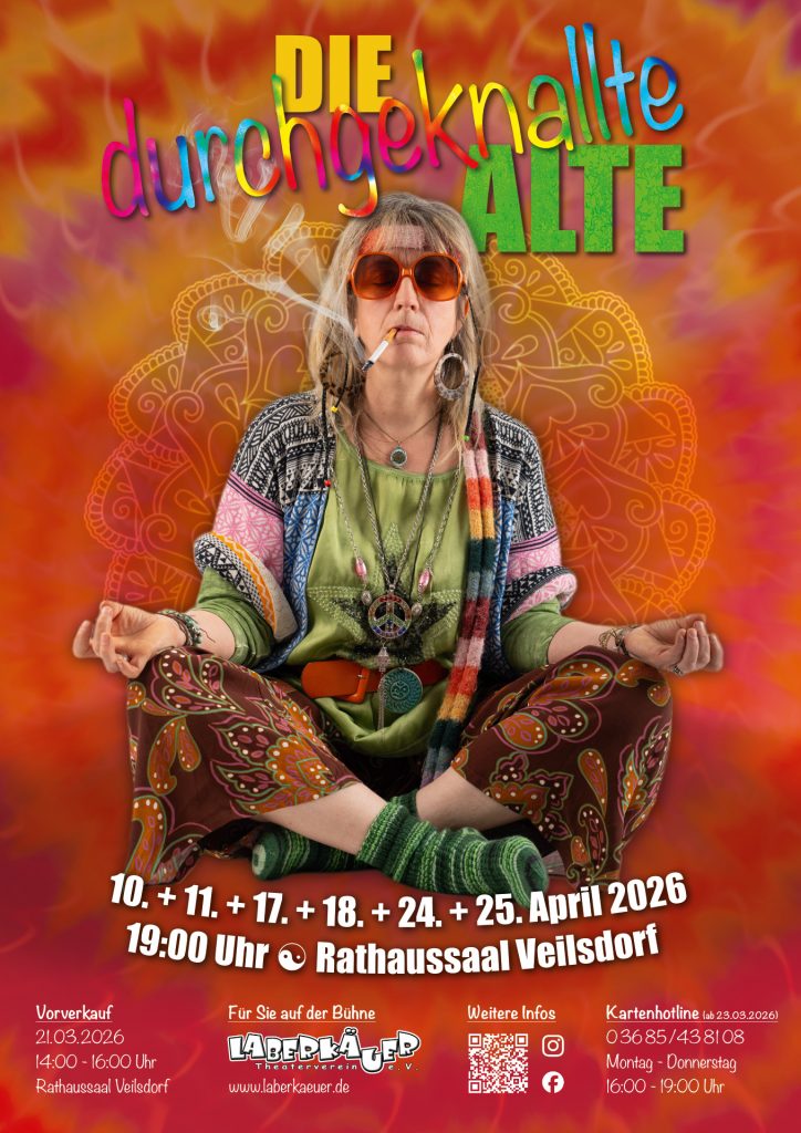 Plakat für die Saison 2026 mit dem Stück »Die durchgeknallte Alte«. Termine: 10., 11., 17., 18., 24. & 25 April 2026, Beginn jeweils 19:00 Uhr im Rathaussaal Veilsdorf. Vorverkauf: 21.03.2026, 14:00 - 16:00 Uhr im Rathaussaal Veilsdorf, Kartenhotline: 03685/438108. Das Motiv ist bunt. Es zeigt eine Hippie-Frau in Meditationspose.